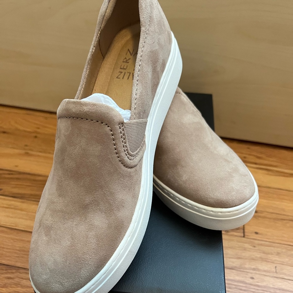 New in box- Naturalizer Carly Slip on Sneaker Oatmeal Suede Size 8M